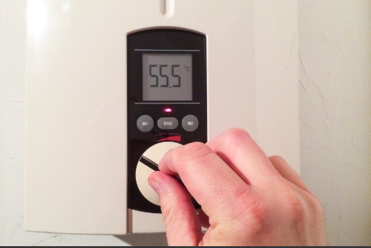 Elektronischer Warmwasserbereiter, Temperatureinstellung 55,5 °C
